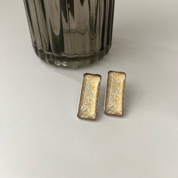 Elegant Floral Pattern Coquette Stud Earrings Set - Art Nouveau Flower Earrings - Picture 6 of 14